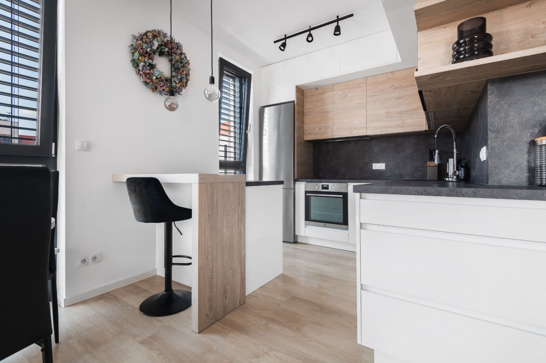 Prodej bytu 2+kk 65 m², Zásmucká, Kolín, Středočeský kraj Prodej bytu 2+kk 65 m², Zásmucká, Kolín, Středočeský kraj