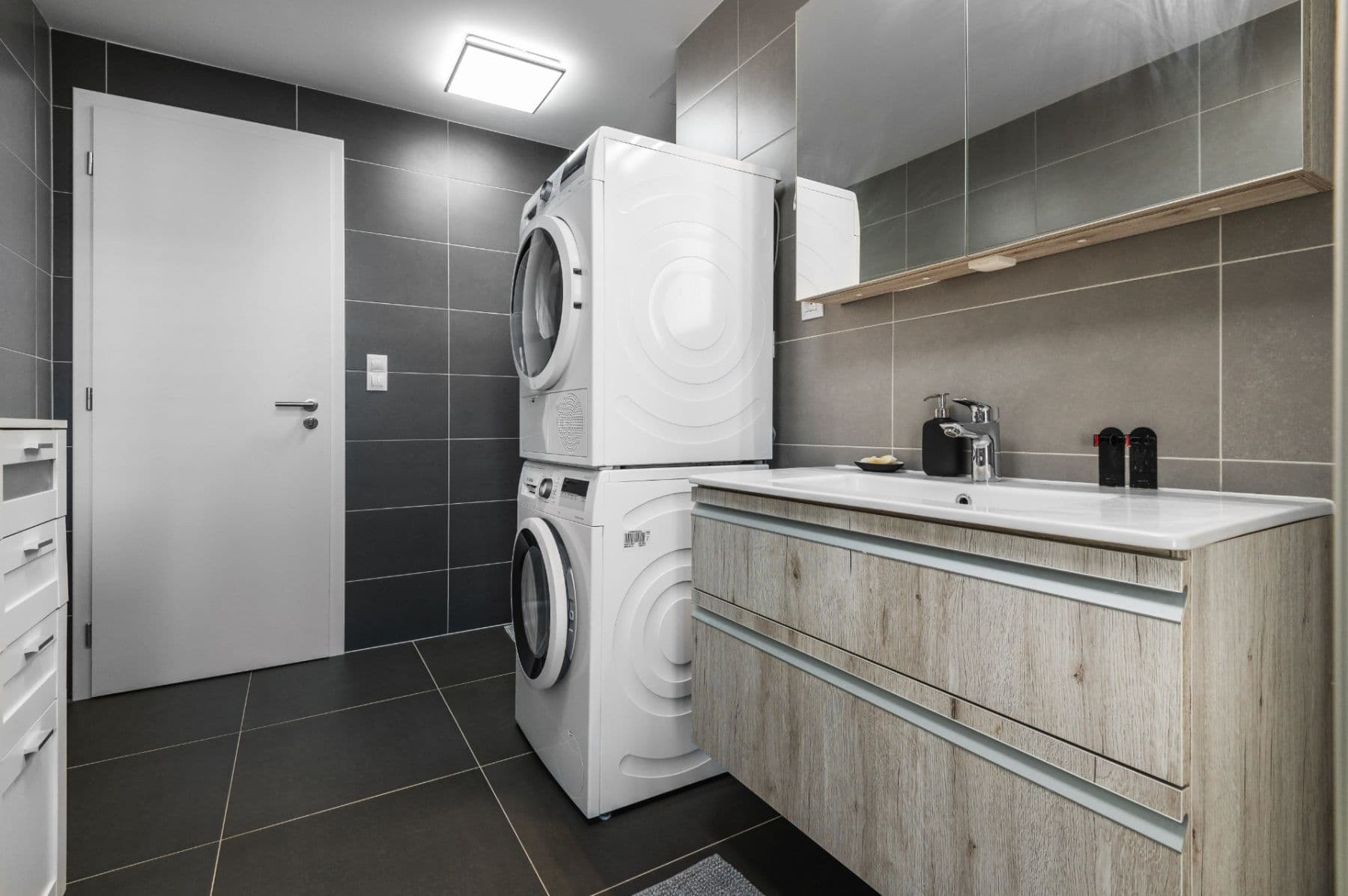 Prodej bytu 2+kk 65 m², Zásmucká, Kolín, Středočeský kraj Prodej bytu 2+kk 65 m², Zásmucká, Kolín, Středočeský kraj