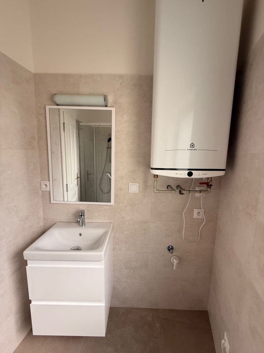 Pronájem bytu 2+1 52 m², Krymská, Praha, Praha Pronájem bytu 2+1 52 m², Krymská, Praha, Praha