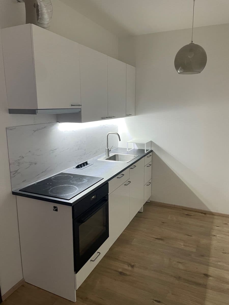Pronájem bytu 1+kk 30 m², Jaroslava Holečka, Kladno, Středočeský kraj Pronájem bytu 1+kk 30 m², Jaroslava Holečka, Kladno, Středočeský kraj