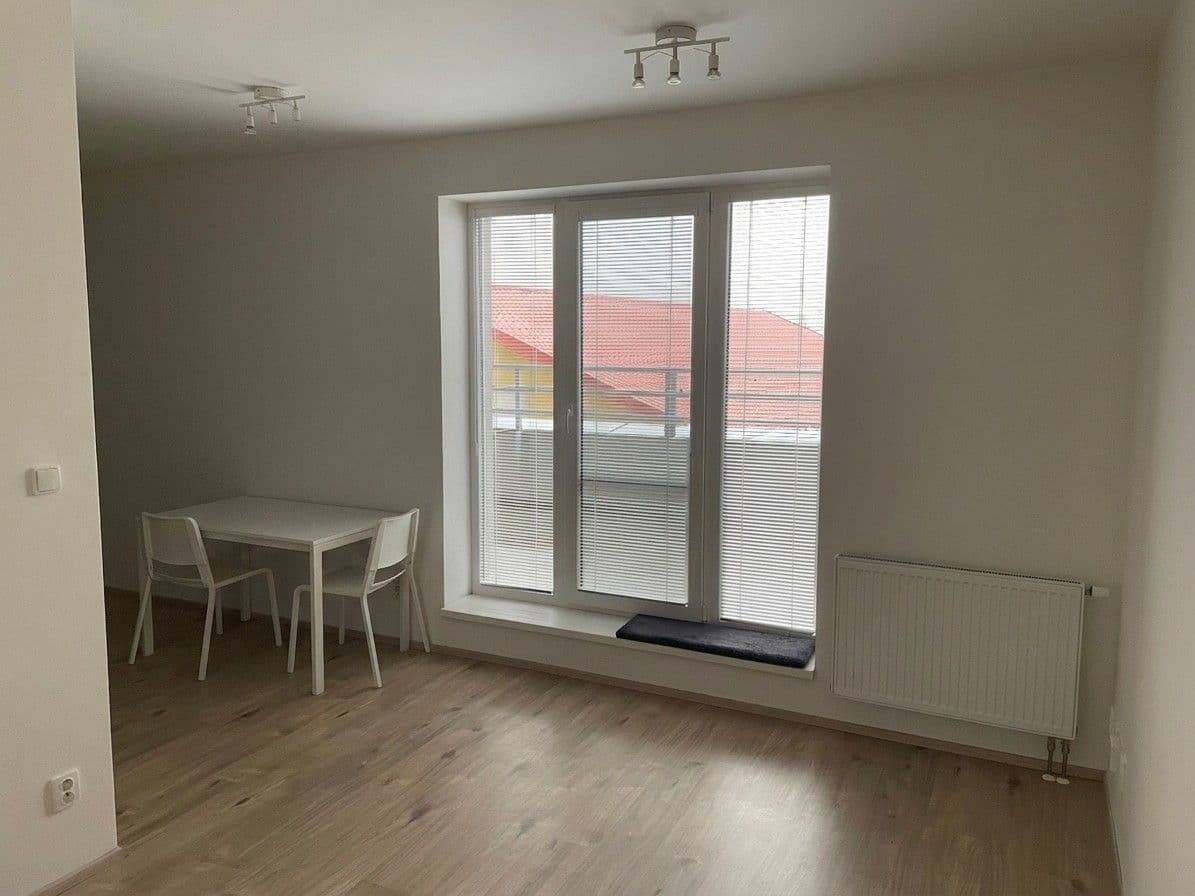 Pronájem bytu 1+kk 30 m², Jaroslava Holečka, Kladno, Středočeský kraj Pronájem bytu 1+kk 30 m², Jaroslava Holečka, Kladno, Středočeský kraj