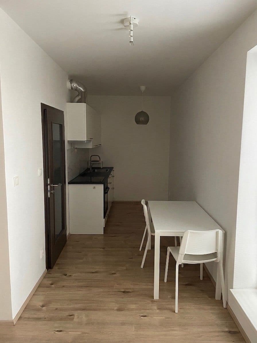 Pronájem bytu 1+kk 30 m², Jaroslava Holečka, Kladno, Středočeský kraj Pronájem bytu 1+kk 30 m², Jaroslava Holečka, Kladno, Středočeský kraj