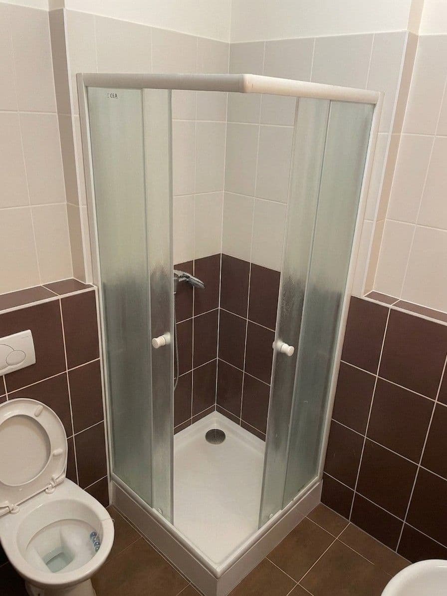 Pronájem bytu 1+kk 30 m², Jaroslava Holečka, Kladno, Středočeský kraj Pronájem bytu 1+kk 30 m², Jaroslava Holečka, Kladno, Středočeský kraj