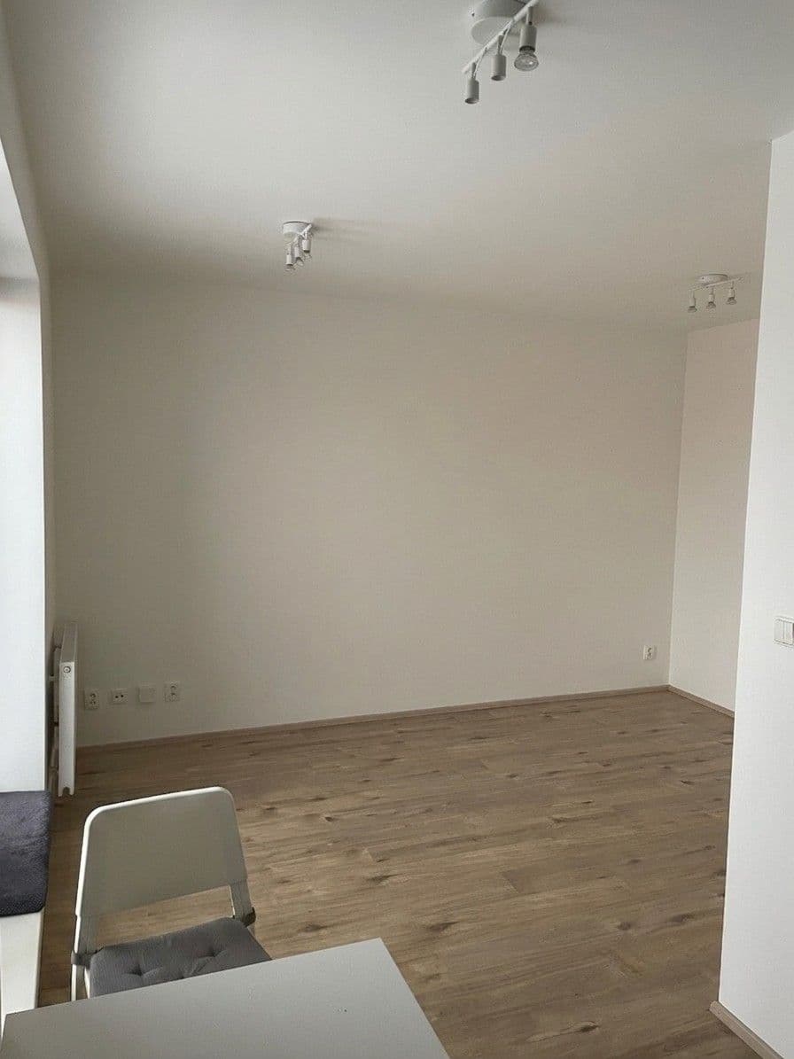 Pronájem bytu 1+kk 30 m², Jaroslava Holečka, Kladno, Středočeský kraj Pronájem bytu 1+kk 30 m², Jaroslava Holečka, Kladno, Středočeský kraj