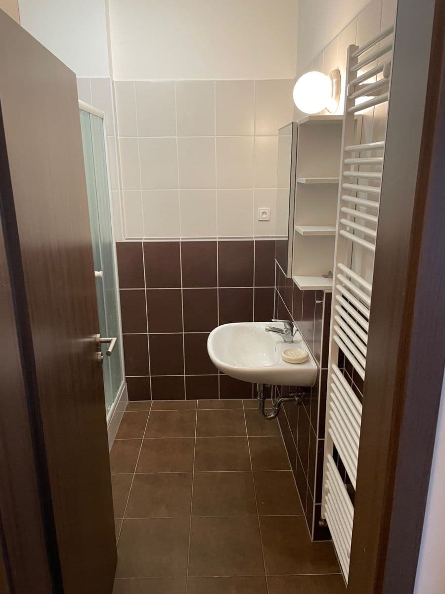 Pronájem bytu 1+kk 30 m², Jaroslava Holečka, Kladno, Středočeský kraj Pronájem bytu 1+kk 30 m², Jaroslava Holečka, Kladno, Středočeský kraj