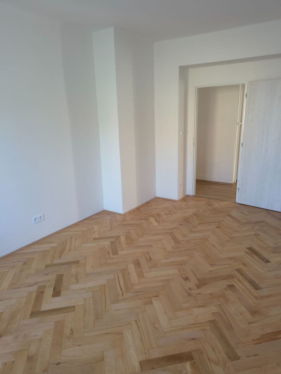 Pronájem bytu 3+1 74 m², Sladkovského, Kolín, Středočeský kraj Pronájem bytu 3+1 74 m², Sladkovského, Kolín, Středočeský kraj