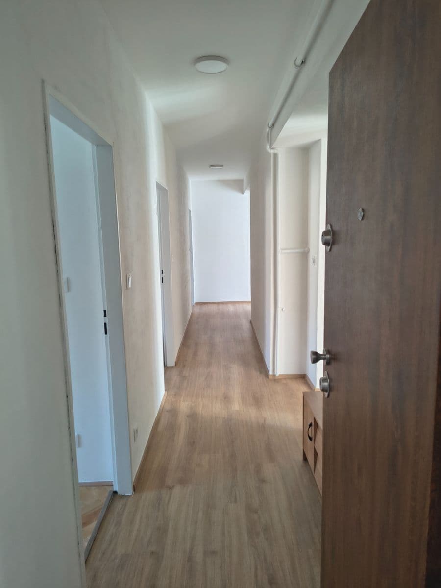 Pronájem bytu 3+1 74 m², Sladkovského, Kolín, Středočeský kraj Pronájem bytu 3+1 74 m², Sladkovského, Kolín, Středočeský kraj