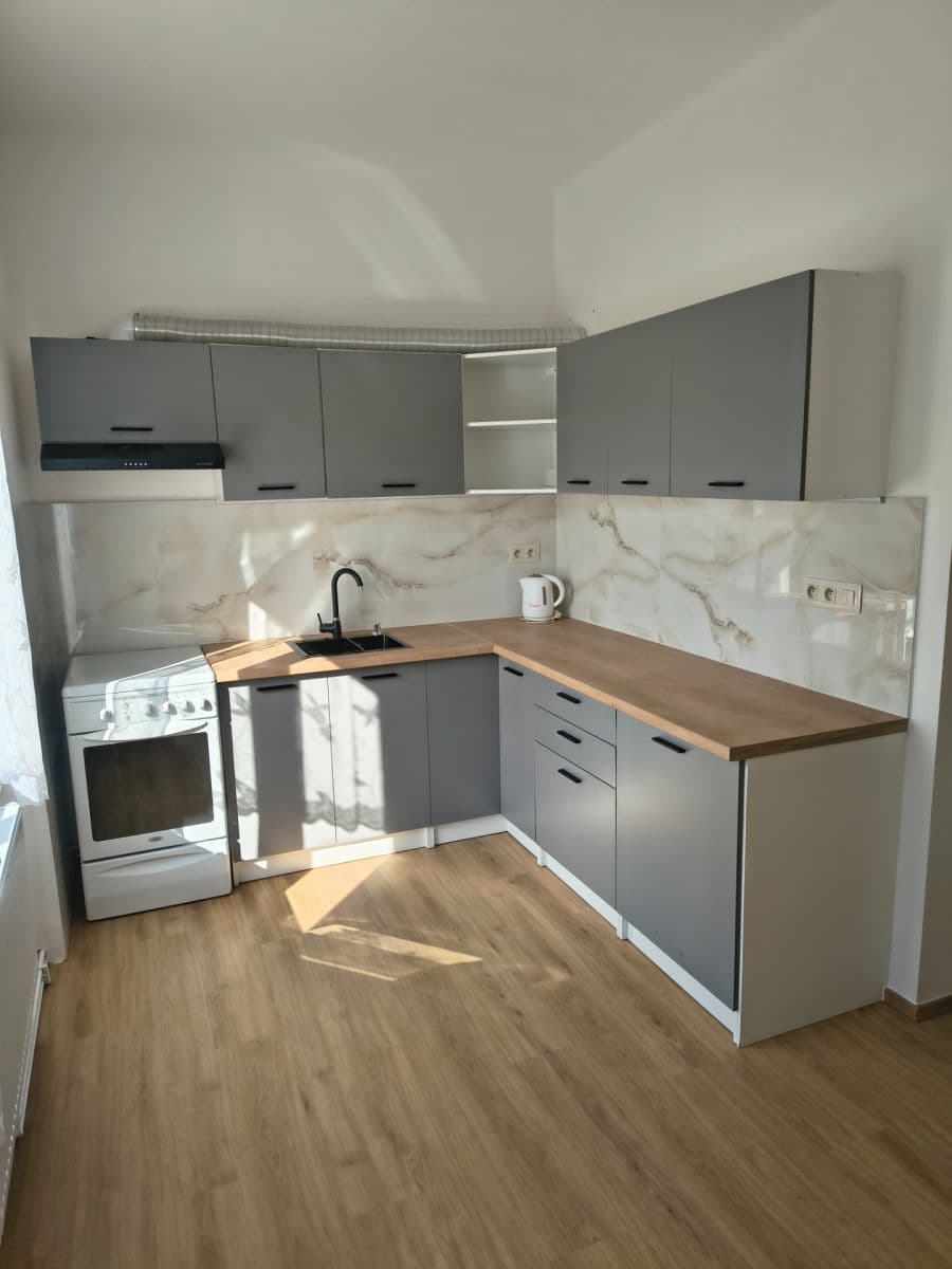 Pronájem bytu 3+1 74 m², Sladkovského, Kolín, Středočeský kraj Pronájem bytu 3+1 74 m², Sladkovského, Kolín, Středočeský kraj