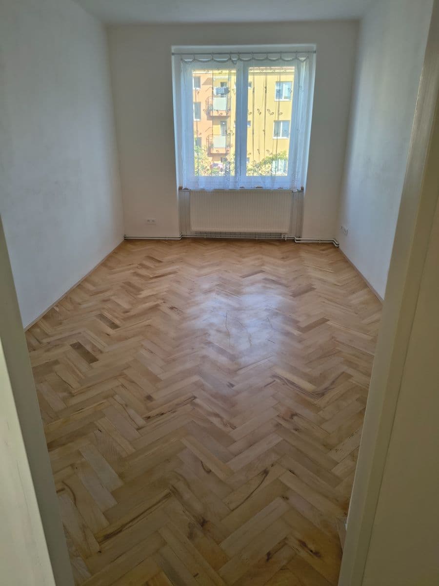 Pronájem bytu 3+1 74 m², Sladkovského, Kolín, Středočeský kraj Pronájem bytu 3+1 74 m², Sladkovského, Kolín, Středočeský kraj