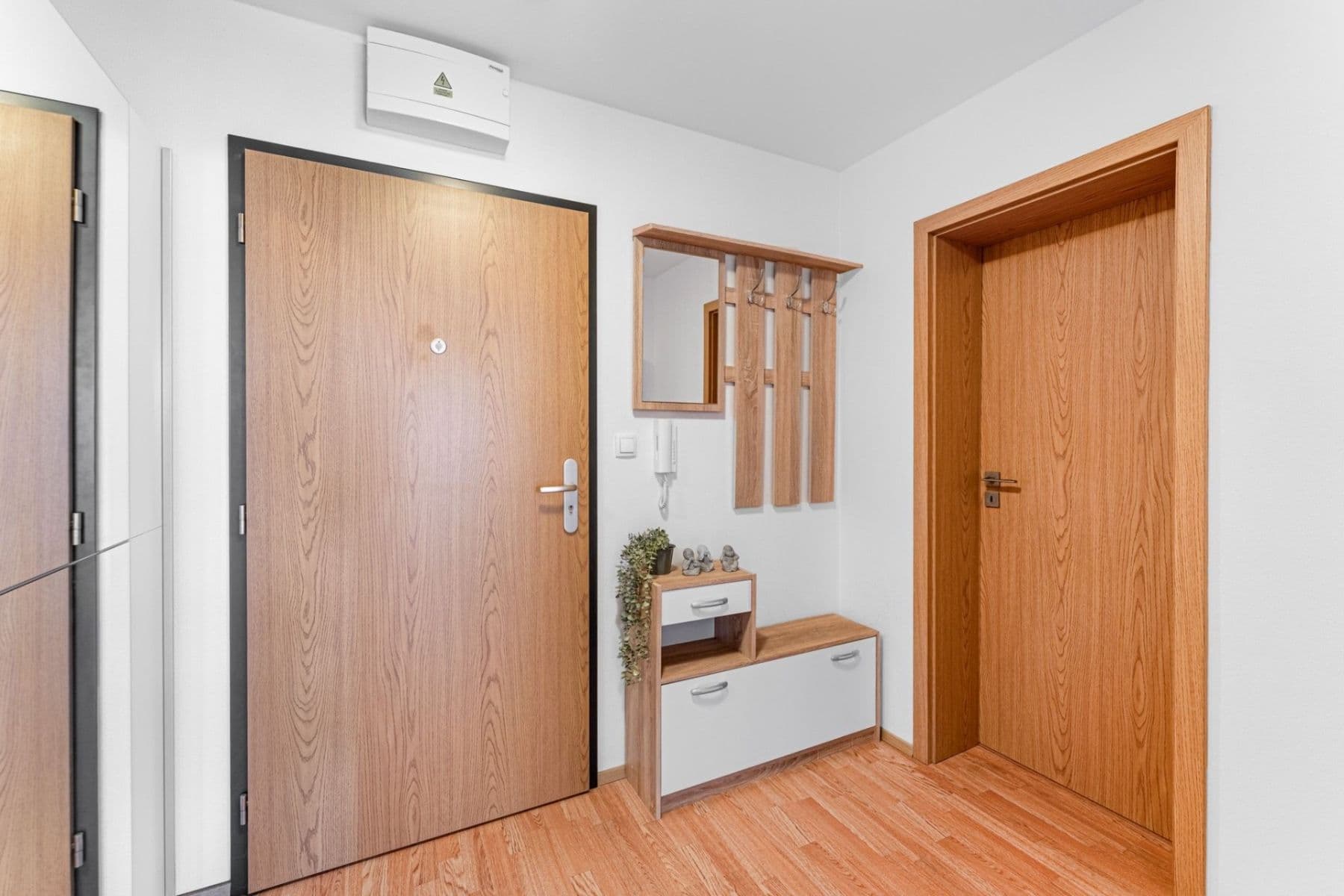 Pronájem bytu 2+kk 52 m², Ječná, Hostivice, Středočeský kraj Pronájem bytu 2+kk 52 m², Ječná, Hostivice, Středočeský kraj