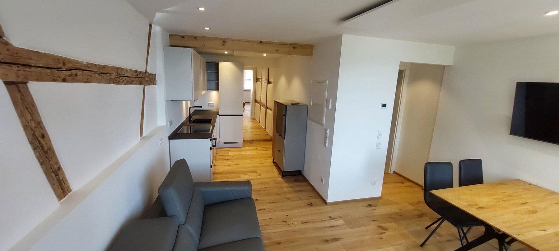 Pronájem bytu 3+1 60 m², Winzergasse 20, Meersburg, Bádensko-Württembersko Pronájem bytu 3+1 60 m², Winzergasse 20, Meersburg, Bádensko-Württembersko