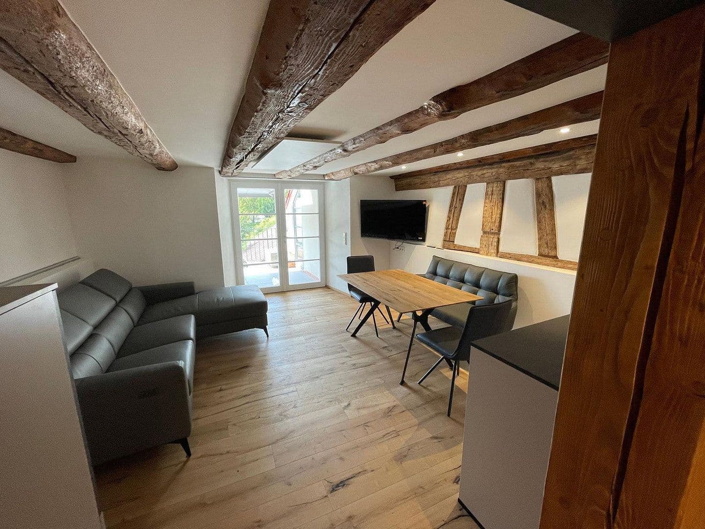 Pronájem bytu 3+1 60 m², Winzergasse 20, Meersburg, Bádensko-Württembersko Pronájem bytu 3+1 60 m², Winzergasse 20, Meersburg, Bádensko-Württembersko
