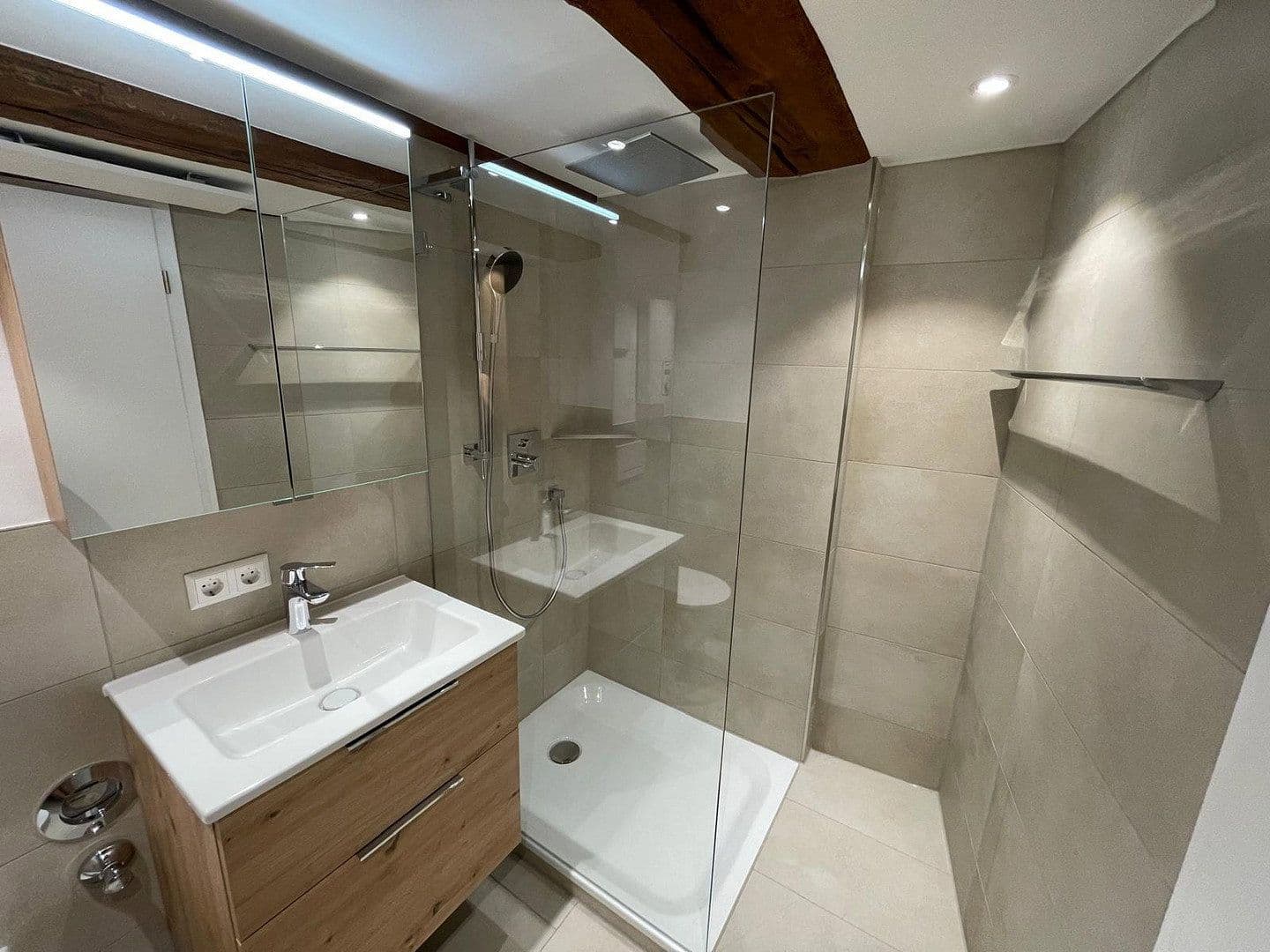 Pronájem bytu 3+1 60 m², Winzergasse 20, Meersburg, Bádensko-Württembersko Pronájem bytu 3+1 60 m², Winzergasse 20, Meersburg, Bádensko-Württembersko