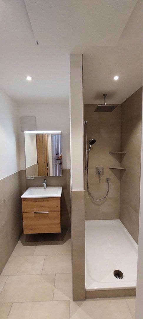 Pronájem bytu 3+1 60 m², Winzergasse 20, Meersburg, Bádensko-Württembersko Pronájem bytu 3+1 60 m², Winzergasse 20, Meersburg, Bádensko-Württembersko