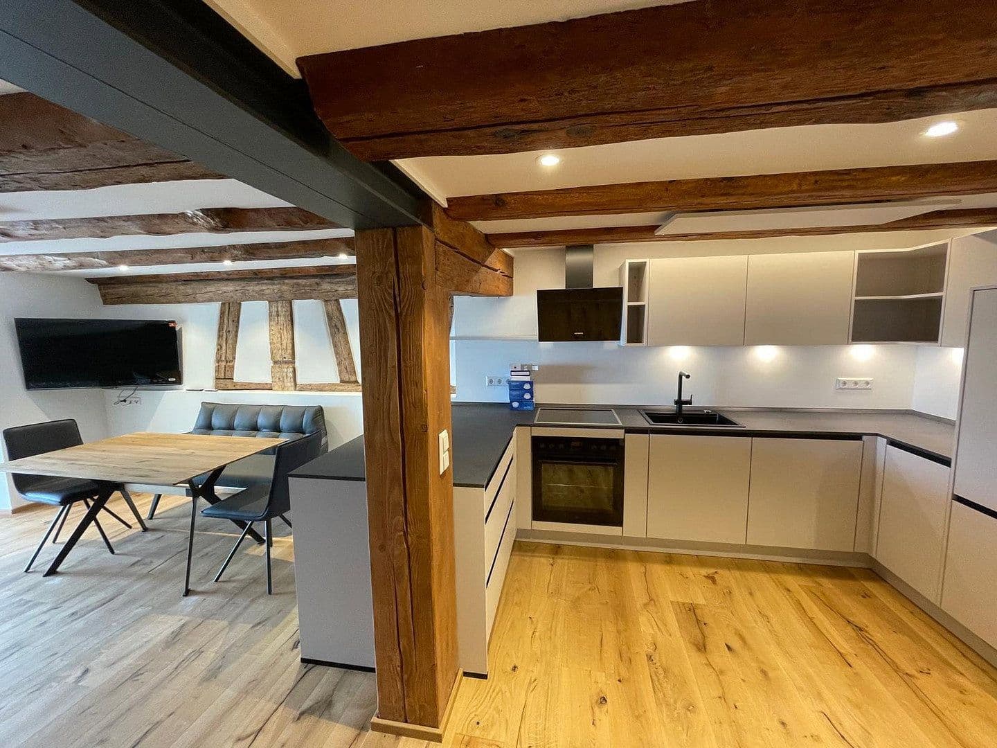Pronájem bytu 3+1 60 m², Winzergasse 20, Meersburg, Bádensko-Württembersko Pronájem bytu 3+1 60 m², Winzergasse 20, Meersburg, Bádensko-Württembersko