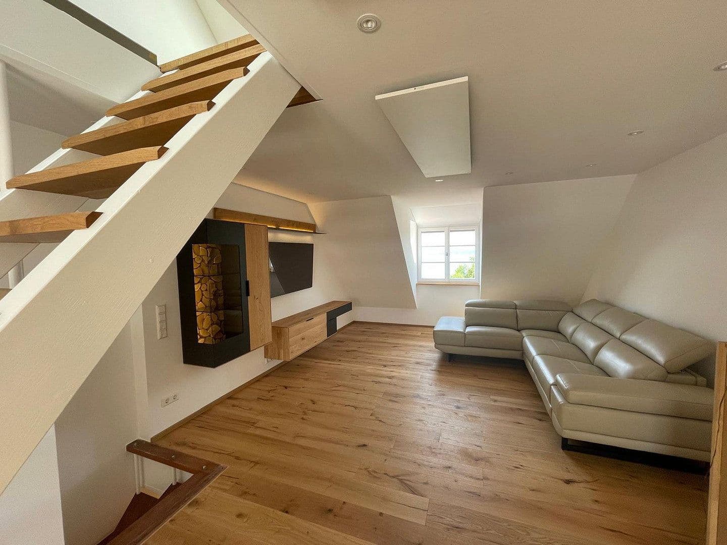 Pronájem bytu 3+1 60 m², Winzergasse 20, Meersburg, Bádensko-Württembersko Pronájem bytu 3+1 60 m², Winzergasse 20, Meersburg, Bádensko-Württembersko