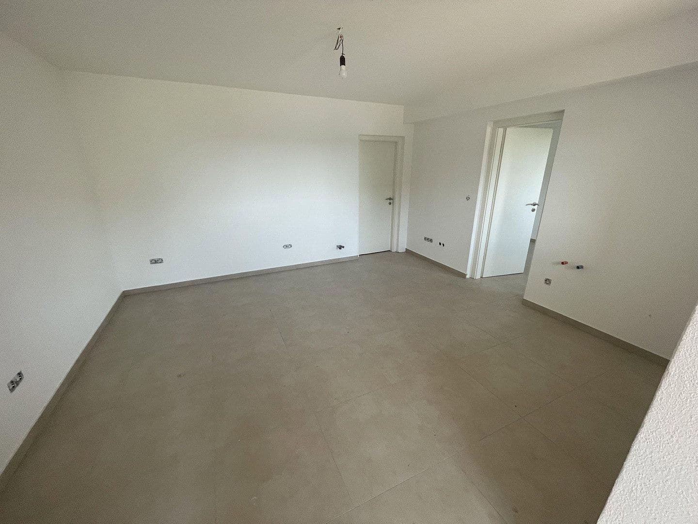 Prodej domu 195 m², pozemek 1.080 m², Föhren, Porýní-Falc Prodej domu 195 m², pozemek 1.080 m², Föhren, Porýní-Falc