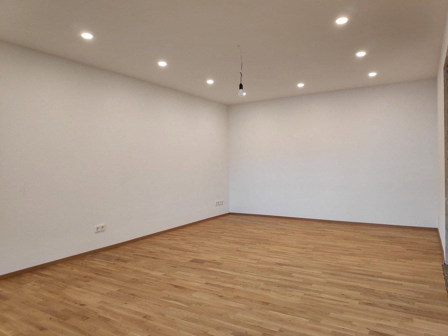 Pronájem bytu 3+kk 83 m², Neuhausen auf den Fildern, Bádensko-Württembersko Pronájem bytu 3+kk 83 m², Neuhausen auf den Fildern, Bádensko-Württembersko
