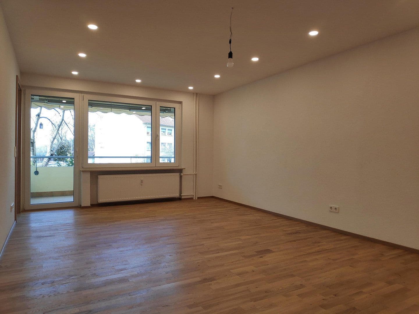 Pronájem bytu 3+kk 83 m², Neuhausen auf den Fildern, Bádensko-Württembersko Pronájem bytu 3+kk 83 m², Neuhausen auf den Fildern, Bádensko-Württembersko