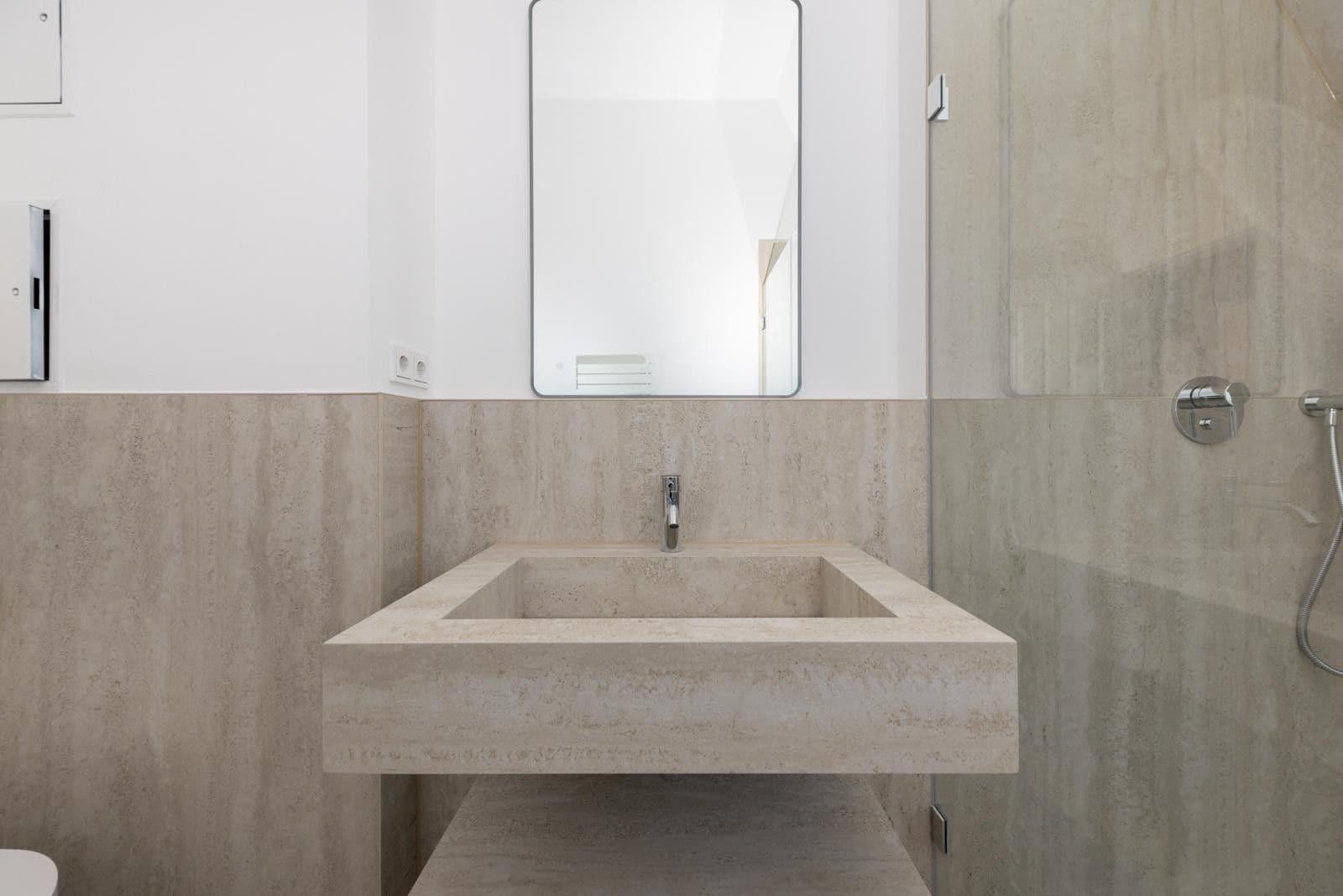 Prodej bytu 3+1 82 m², Schönebergerstraße 9, Berlin, Berlín Prodej bytu 3+1 82 m², Schönebergerstraße 9, Berlin, Berlín