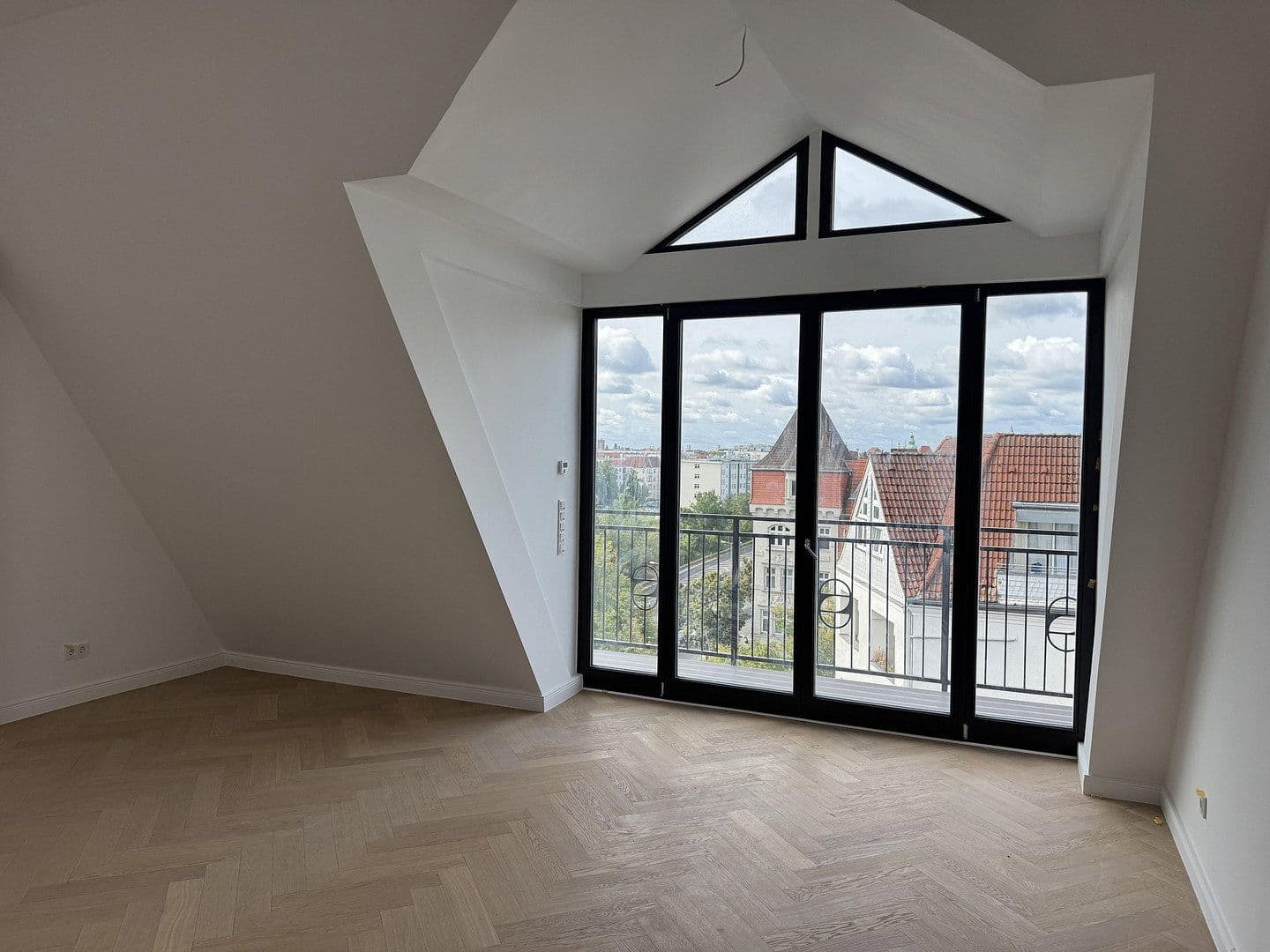 Prodej bytu 3+1 82 m², Schönebergerstraße 9, Berlin, Berlín Prodej bytu 3+1 82 m², Schönebergerstraße 9, Berlin, Berlín