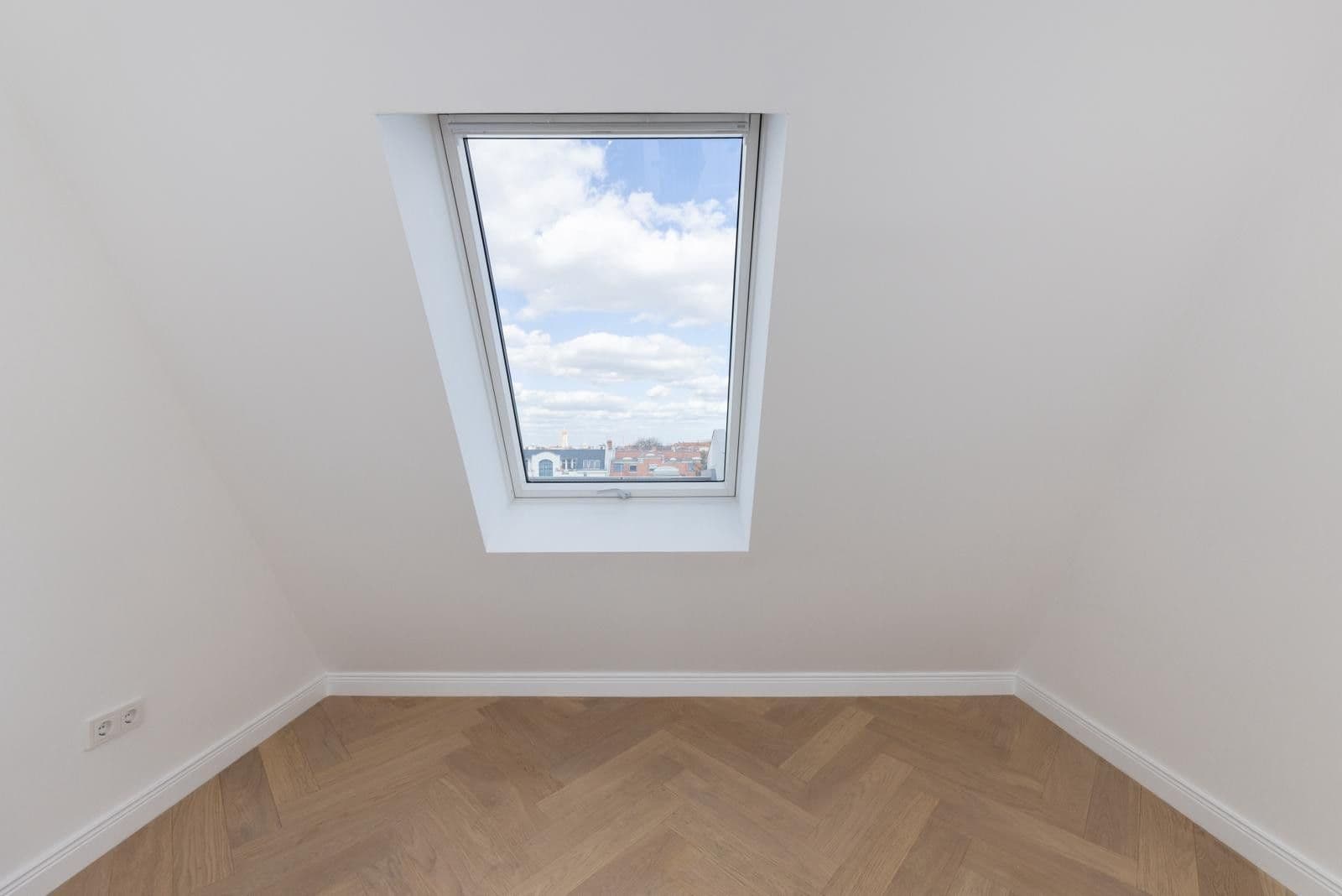 Prodej bytu 3+1 82 m², Schönebergerstraße 9, Berlin, Berlín Prodej bytu 3+1 82 m², Schönebergerstraße 9, Berlin, Berlín
