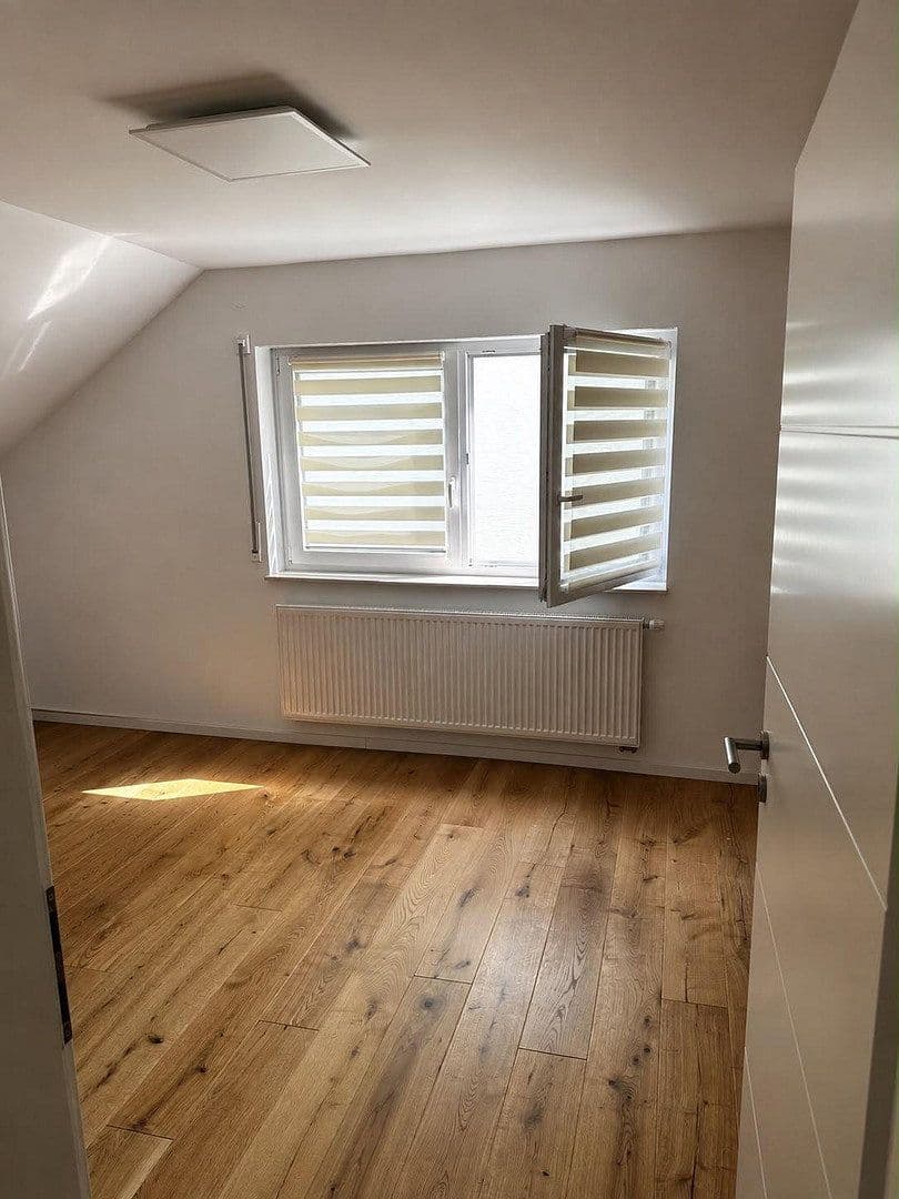 Pronájem bytu 3+1 107 m², Eichenweg 3, Waldbronn, Bádensko-Württembersko Pronájem bytu 3+1 107 m², Eichenweg 3, Waldbronn, Bádensko-Württembersko