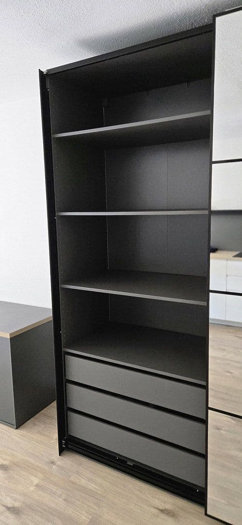 Pronájem bytu 1+1 33 m², Wiener Weg 1a, Köln, Severní Porýní-Vestfálsko Pronájem bytu 1+1 33 m², Wiener Weg 1a, Köln, Severní Porýní-Vestfálsko