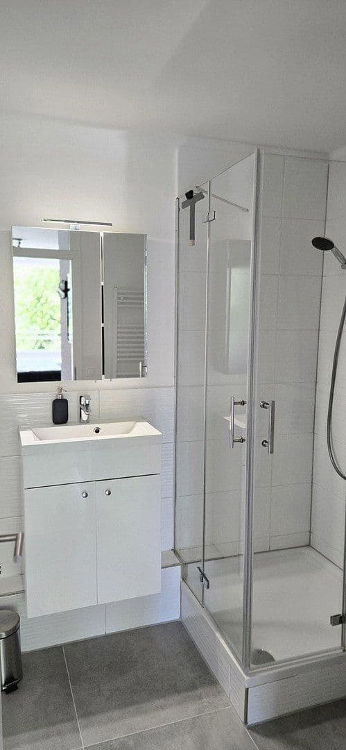 Pronájem bytu 1+1 33 m², Wiener Weg 1a, Köln, Severní Porýní-Vestfálsko Pronájem bytu 1+1 33 m², Wiener Weg 1a, Köln, Severní Porýní-Vestfálsko