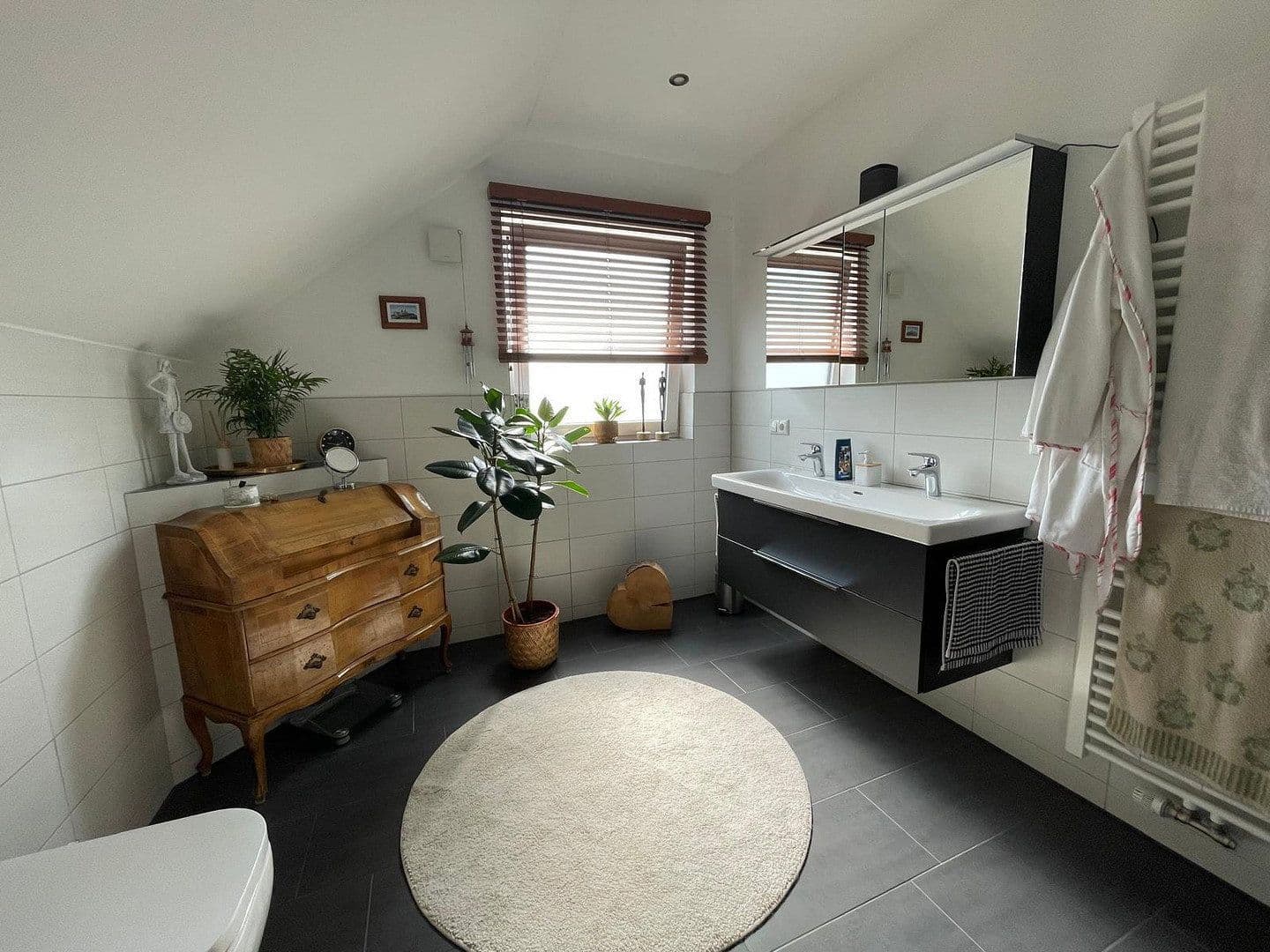 Prodej bytu 4+1 125 m², Weinbergstraße 7, Tegernheim, Bavorsko Prodej bytu 4+1 125 m², Weinbergstraße 7, Tegernheim, Bavorsko