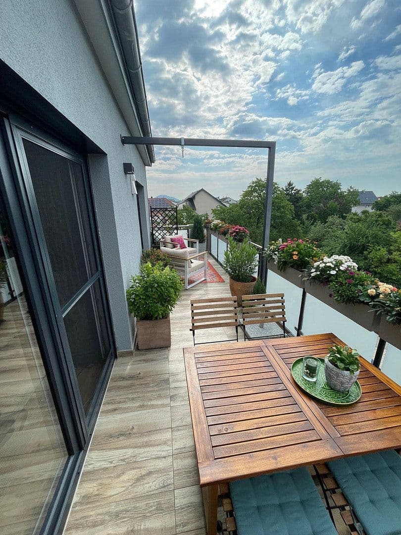 Prodej bytu 4+1 125 m², Weinbergstraße 7, Tegernheim, Bavorsko Prodej bytu 4+1 125 m², Weinbergstraße 7, Tegernheim, Bavorsko