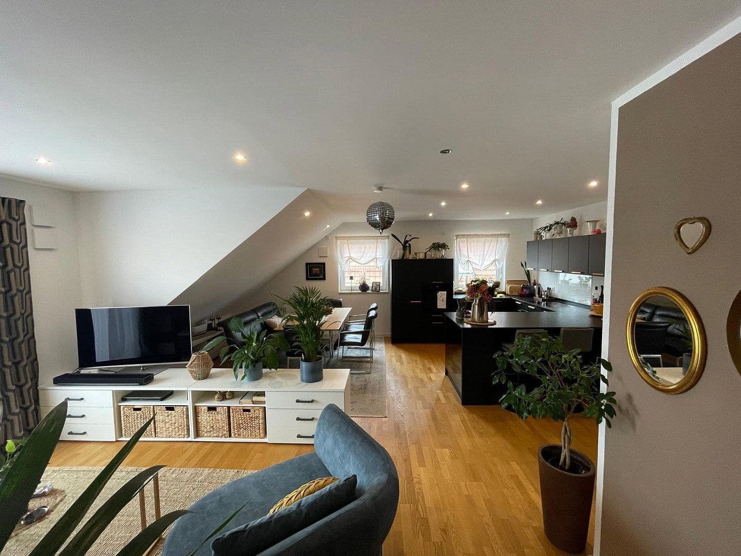 Prodej bytu 4+1 125 m², Weinbergstraße 7, Tegernheim, Bavorsko Prodej bytu 4+1 125 m², Weinbergstraße 7, Tegernheim, Bavorsko