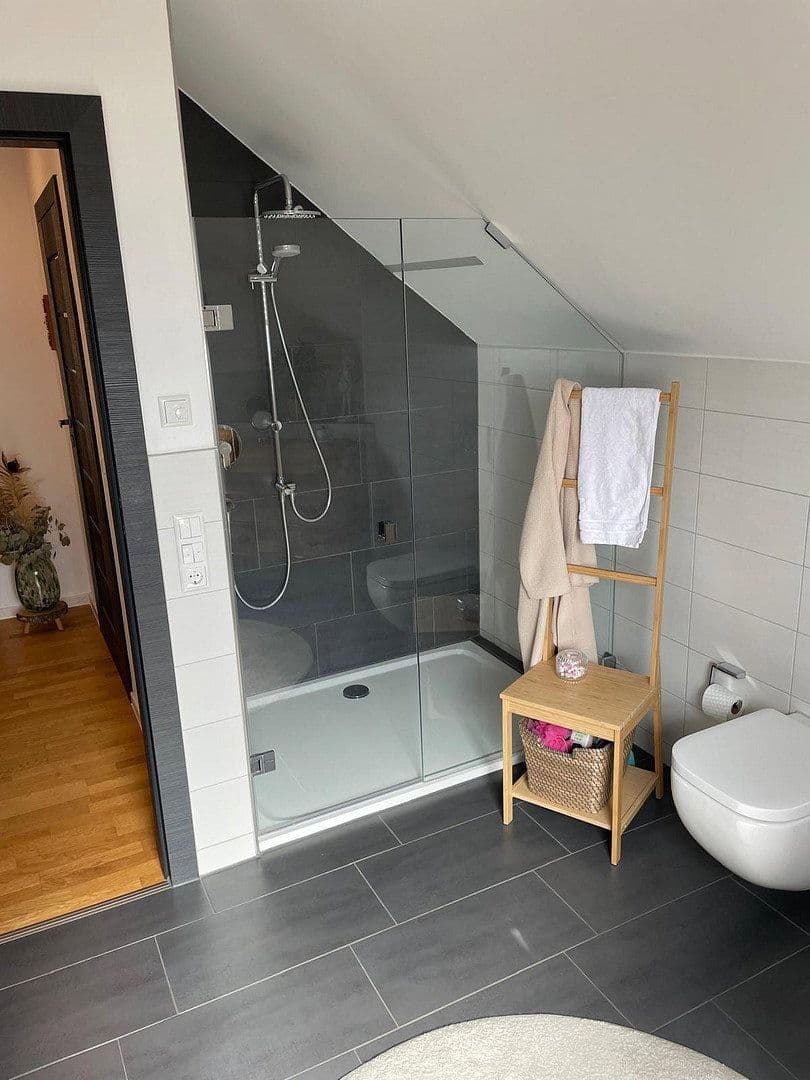 Prodej bytu 4+1 125 m², Weinbergstraße 7, Tegernheim, Bavorsko Prodej bytu 4+1 125 m², Weinbergstraße 7, Tegernheim, Bavorsko