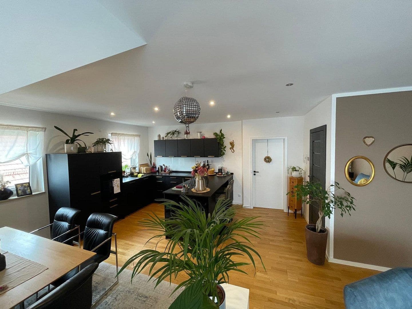 Prodej bytu 4+1 125 m², Weinbergstraße 7, Tegernheim, Bavorsko Prodej bytu 4+1 125 m², Weinbergstraße 7, Tegernheim, Bavorsko