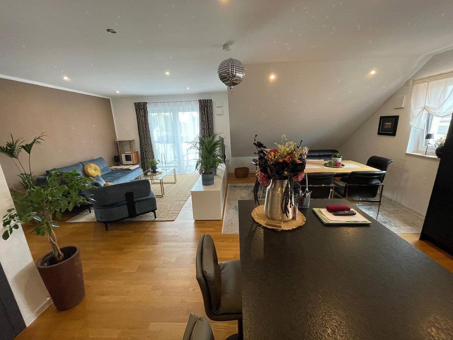 Prodej bytu 4+1 125 m², Weinbergstraße 7, Tegernheim, Bavorsko Prodej bytu 4+1 125 m², Weinbergstraße 7, Tegernheim, Bavorsko