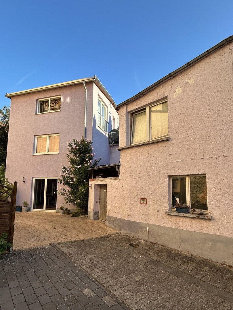 Prodej domu 188 m², pozemek 250 m², Gau-Algesheim, Porýní-Falc Prodej domu 188 m², pozemek 250 m², Gau-Algesheim, Porýní-Falc