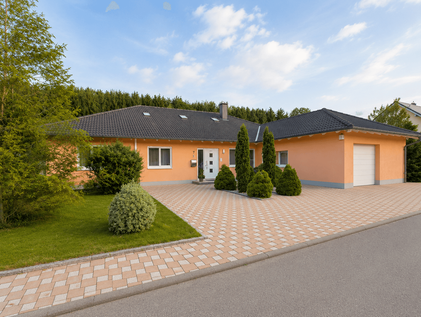 Prodej domu 215 m², pozemek 1.339 m², Kirchberg an der Iller, Bádensko-Württembersko Prodej domu 215 m², pozemek 1.339 m², Kirchberg an der Iller, Bádensko-Württembersko