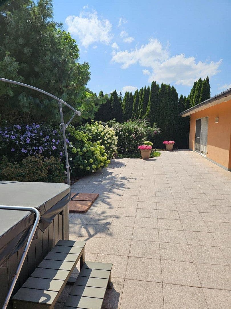 Prodej domu 215 m², pozemek 1.339 m², Kirchberg an der Iller, Bádensko-Württembersko Prodej domu 215 m², pozemek 1.339 m², Kirchberg an der Iller, Bádensko-Württembersko