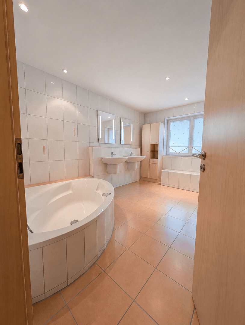 Prodej domu 215 m², pozemek 1.339 m², Kirchberg an der Iller, Bádensko-Württembersko Prodej domu 215 m², pozemek 1.339 m², Kirchberg an der Iller, Bádensko-Württembersko