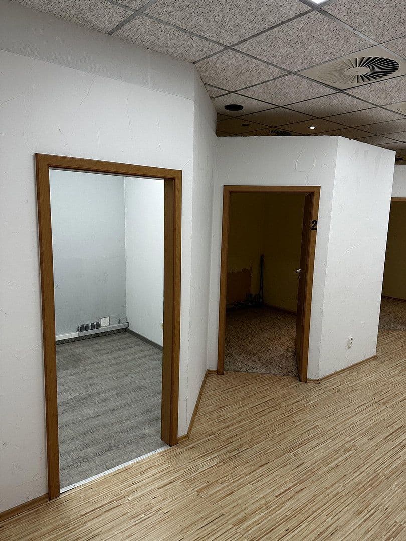 Pronájem kanceláře 124 m², Alte Landstraße 18, Ebsdorfergrund, Hessen Pronájem kanceláře 124 m², Alte Landstraße 18, Ebsdorfergrund, Hessen