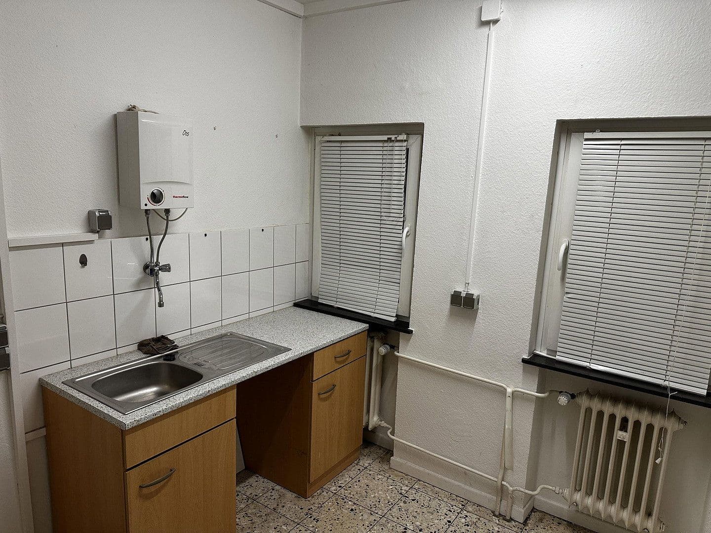 Pronájem kanceláře 124 m², Alte Landstraße 18, Ebsdorfergrund, Hessen Pronájem kanceláře 124 m², Alte Landstraße 18, Ebsdorfergrund, Hessen