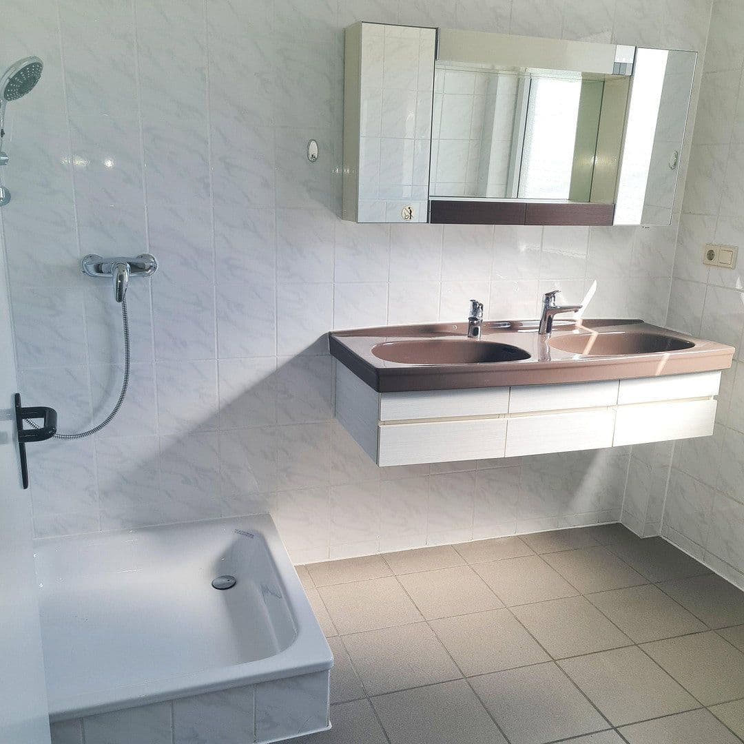 Pronájem nebytového prostoru 210 m², Kahl am Main, Bavorsko Pronájem nebytového prostoru 210 m², Kahl am Main, Bavorsko