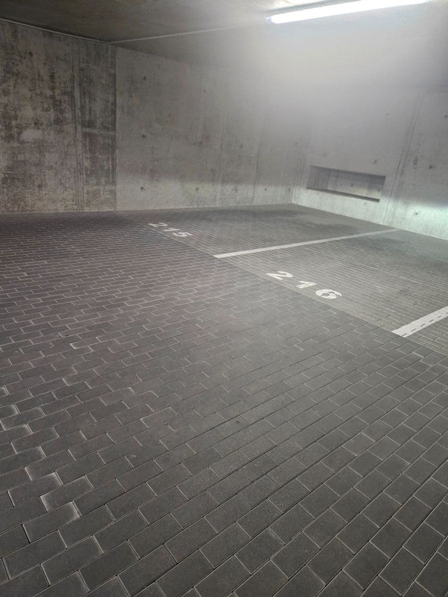 Pronájem garáže 12 m², Huppnerova, Praha, Praha Pronájem garáže 12 m², Huppnerova, Praha, Praha