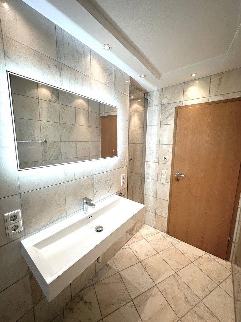 Pronájem bytu 3+1 77 m², Nürtingen, Bádensko-Württembersko Pronájem bytu 3+1 77 m², Nürtingen, Bádensko-Württembersko