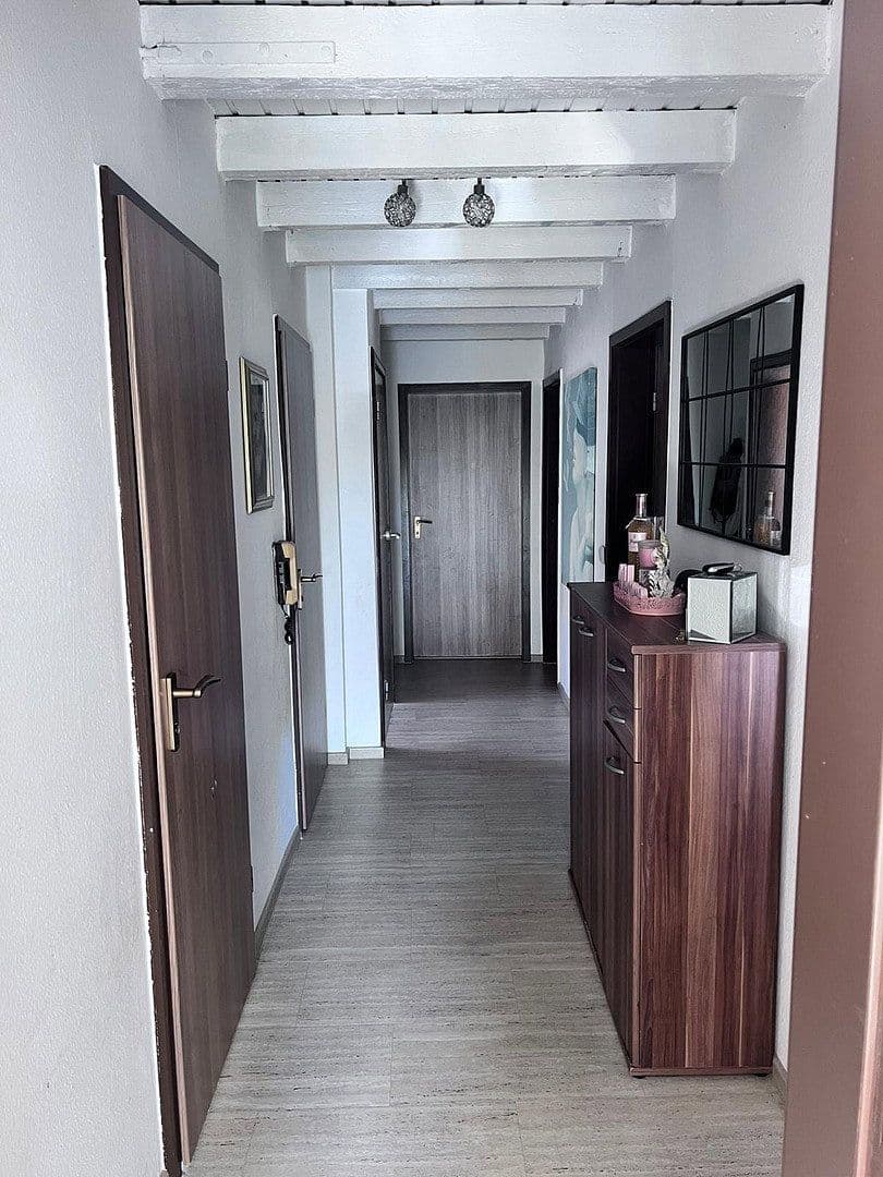 Pronájem bytu 4+1 82 m², Neckartenzlingen, Bádensko-Württembersko Pronájem bytu 4+1 82 m², Neckartenzlingen, Bádensko-Württembersko