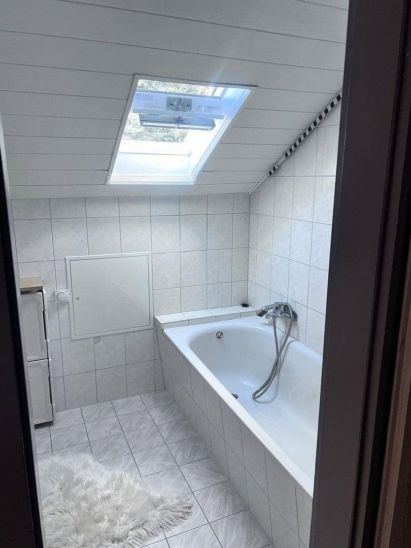 Pronájem bytu 4+1 82 m², Neckartenzlingen, Bádensko-Württembersko Pronájem bytu 4+1 82 m², Neckartenzlingen, Bádensko-Württembersko