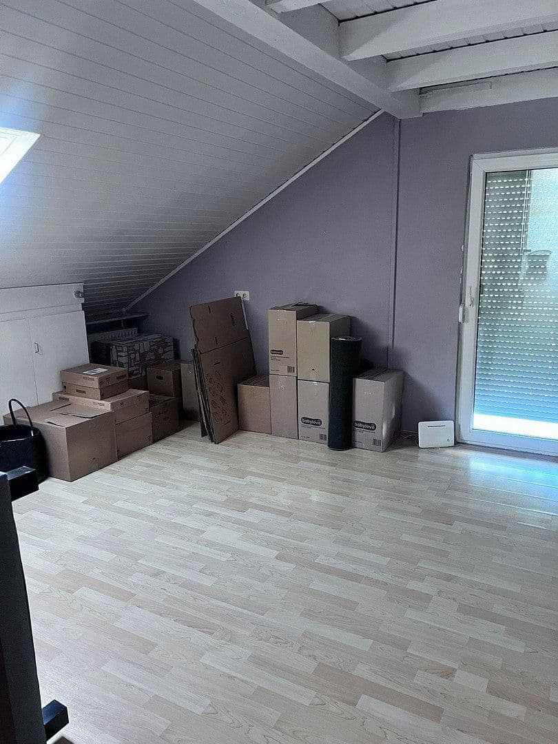 Pronájem bytu 4+1 82 m², Neckartenzlingen, Bádensko-Württembersko Pronájem bytu 4+1 82 m², Neckartenzlingen, Bádensko-Württembersko