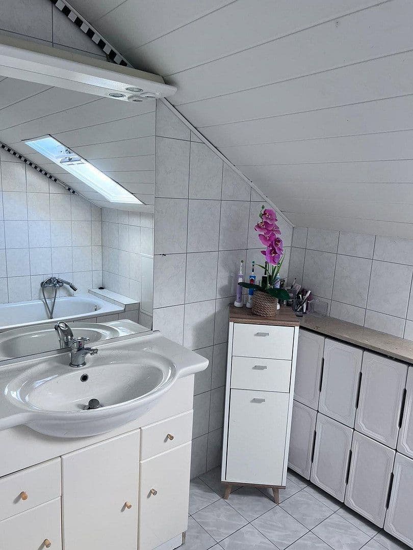 Pronájem bytu 4+1 82 m², Neckartenzlingen, Bádensko-Württembersko Pronájem bytu 4+1 82 m², Neckartenzlingen, Bádensko-Württembersko