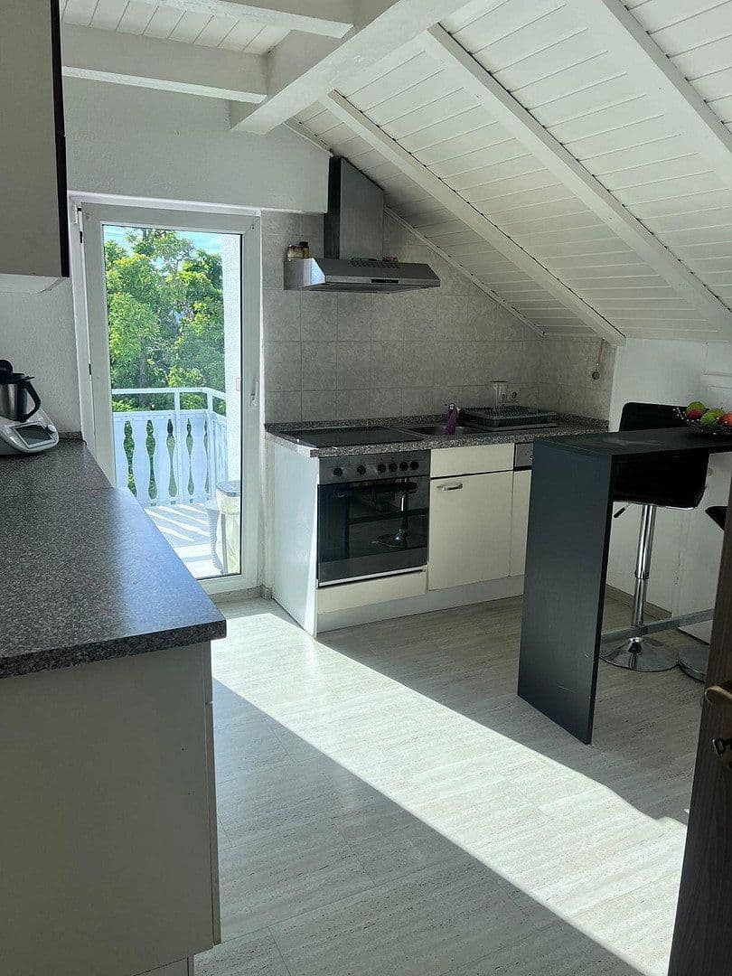Pronájem bytu 4+1 82 m², Neckartenzlingen, Bádensko-Württembersko Pronájem bytu 4+1 82 m², Neckartenzlingen, Bádensko-Württembersko