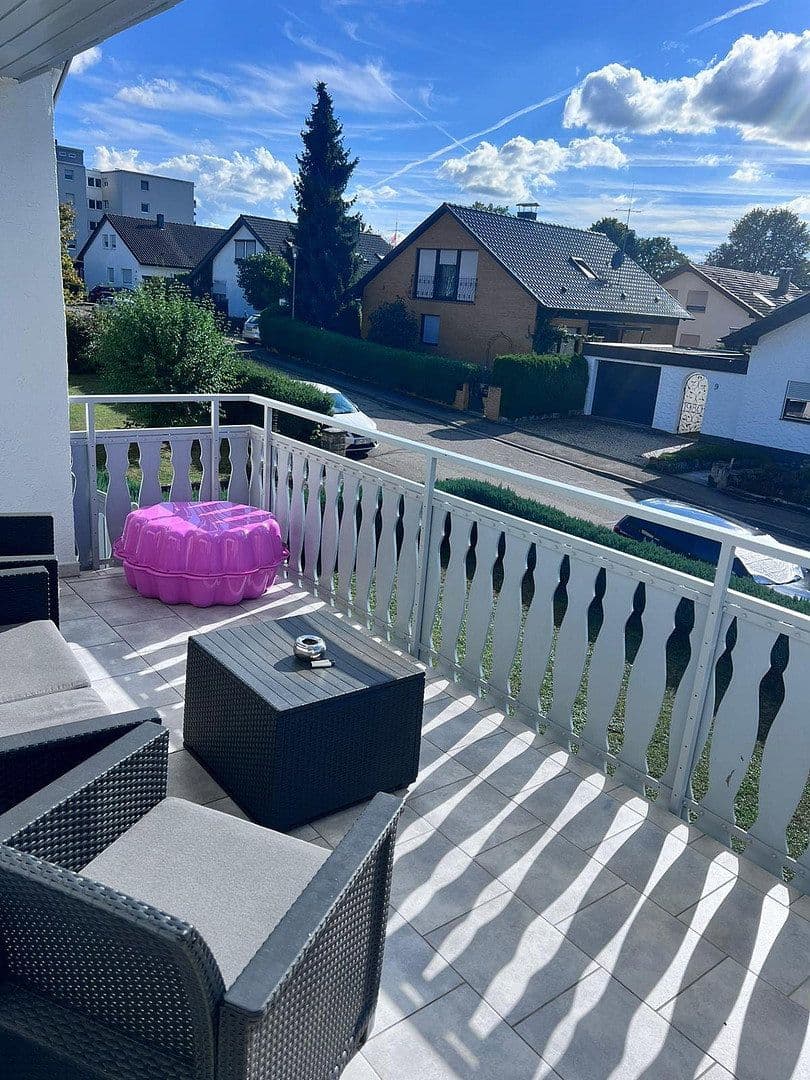 Pronájem bytu 4+1 82 m², Neckartenzlingen, Bádensko-Württembersko Pronájem bytu 4+1 82 m², Neckartenzlingen, Bádensko-Württembersko
